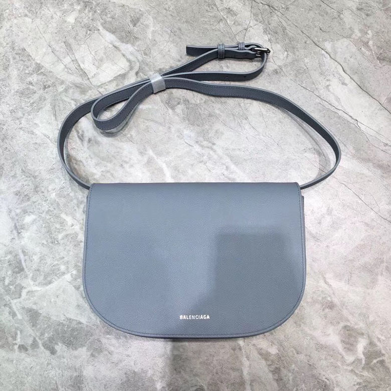 [프리미엄급] B 발렌*** 빌데이 크로스백 24CM
