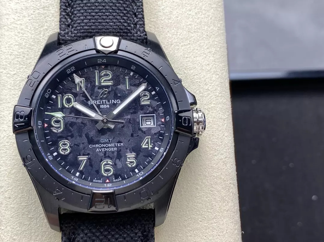 [BREITLING-브라이틀링] 어벤져 오토매틱 42 나이트 미션