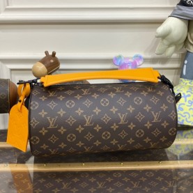 [LOUIS VUITTON-루이비통] 소프트 폴로숑