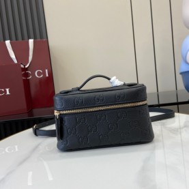 [GUCCI-구찌] GG 엠블럼 수퍼 미니백