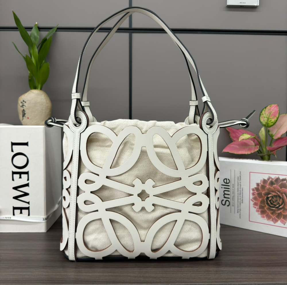 [LOEWE-로에베] 애너그램 컷아웃 토트백