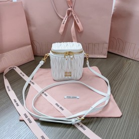 [MIUMIU-미우미우] 나파 가죽 마이크로백