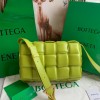 [BOTTEGA-보테가베네타] 패디드 카세트백 미듐