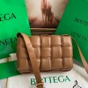[BOTTEGA-보테가베네타] 패디드 카세트백 미듐