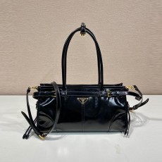 [PRADA-프라다] 미듐 가죽 핸드백