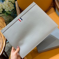 [THOM BROWNE-톰브라운] 캐비어 클러치 미듐