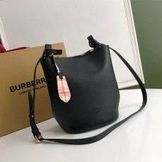[BURBERRY-버버리] 스몰 버킷 백