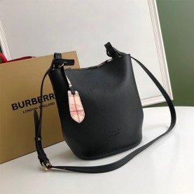 [BURBERRY-버버리] 스몰 버킷 백