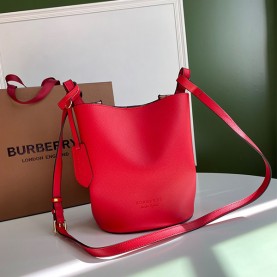 [BURBERRY-버버리] 스몰 버킷 백