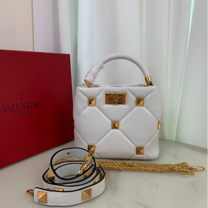 [VALENTINO-발렌티노] 로만스터드 버킷백 스몰