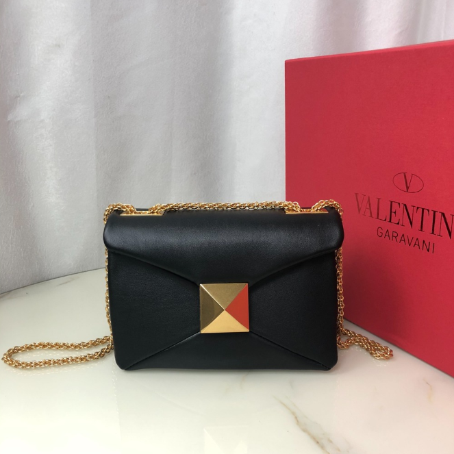 [VALENTINO-발렌티노] 원 스터드 체인 쉽스킨백