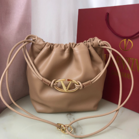 [VALENTINO-발렌티노] VLOGO POUF 쉽스킨 퍼프백