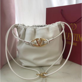 [VALENTINO-발렌티노] VLOGO POUF 쉽스킨 퍼프백