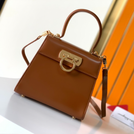 [FERRAGAMO-페레가모] 아이코닉 탑핸들백 스몰