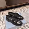 프라다 PRADA 브러쉬드 가죽 로퍼
