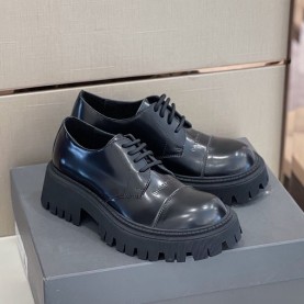 발렌시아가 Balenciaga 남여공용 더비 클리퍼 슈즈