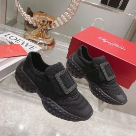 로저비비에 ROGER VIVIER 여성 버클 스니커즈