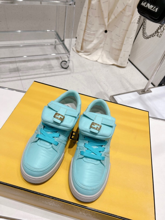 펜디 FENDI 여성 바케트 포켓 스니커즈