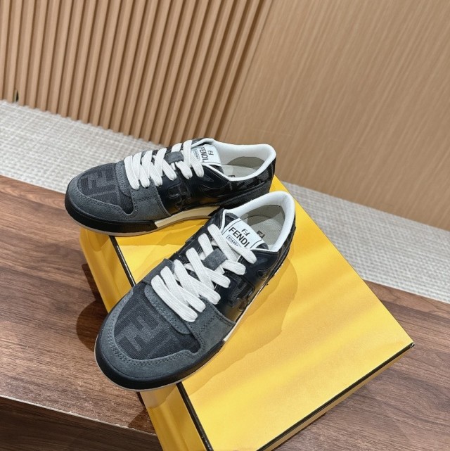펜디 FENDI 남여공용 스니커즈