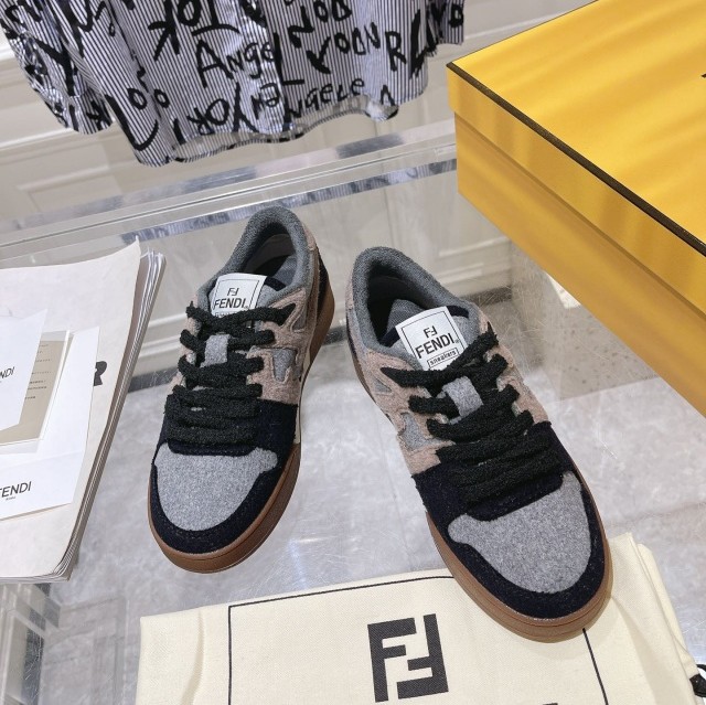펜디 FENDI 남여공용 스니커즈