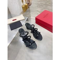 발렌티노 VALENTINO 락스터드 뮬 힐