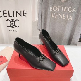 발렌티노 VALENTINO 여성 스퀘어 토 펌프스