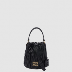 [MIUMIU-미우미우] 마테라쎄 나파 가죽 버킷백 스몰