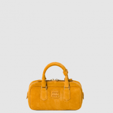 [MIUMIU-미우미우] 아르카디 패딩 스웨이드 탑핸들 스몰