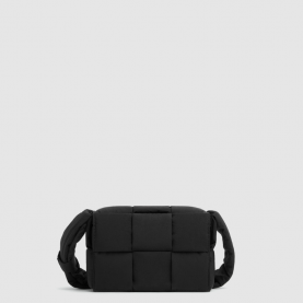 [BOTTEGA-보테가베네타] 스몰 패디드 테크 카세트