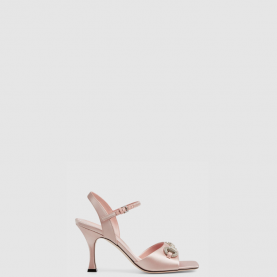 [GUCCI-구찌] 크리스탈 호스빗 장식이 있는 샌들 834342