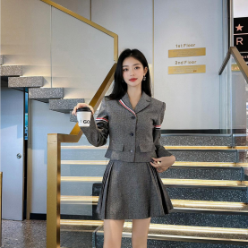 [THOM BROWNE-톰브라운]울 싱글 재킷 블레이저 플리츠 미니 스커트 투피스 세트