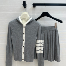 [THOM BROWNE-톰브라운]4바 울 니트 가디건 플리츠 미니 스커트 투피스 세트
