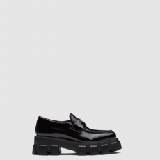 [PRADA-프라다] 모놀리스 브러시드 레더 로퍼